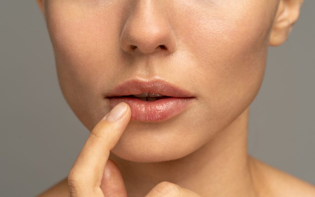 Perché le labbra cambiano nel tempo (e come mantenerle sane e belle)